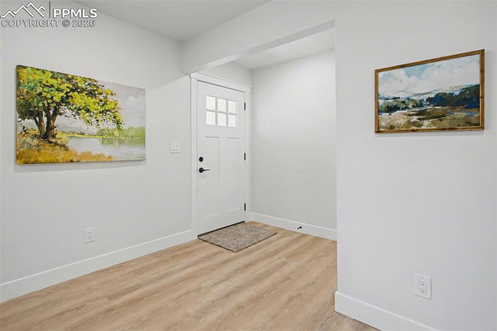 Image 4 of 47: Entrance Foyer