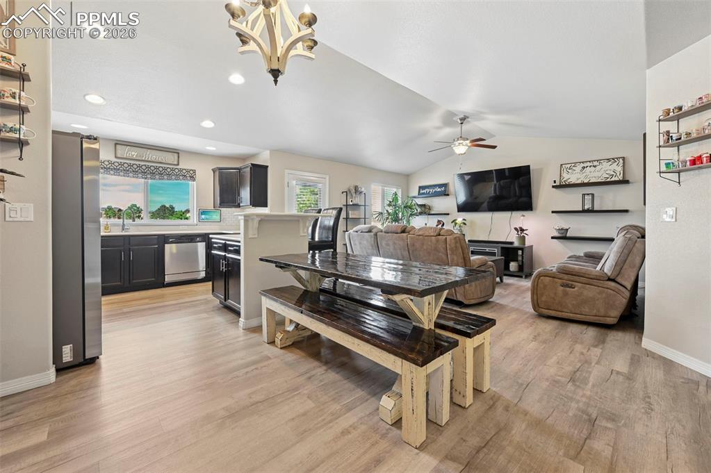 Image 15 of 49: Dining Area