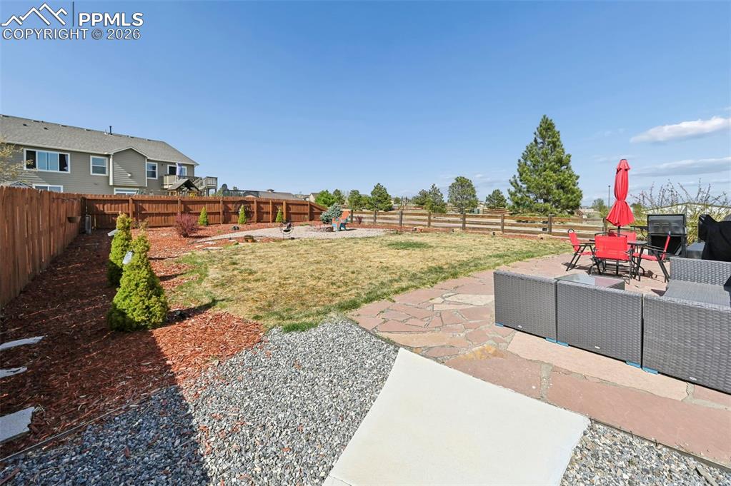 Image 47 of 49: Yard