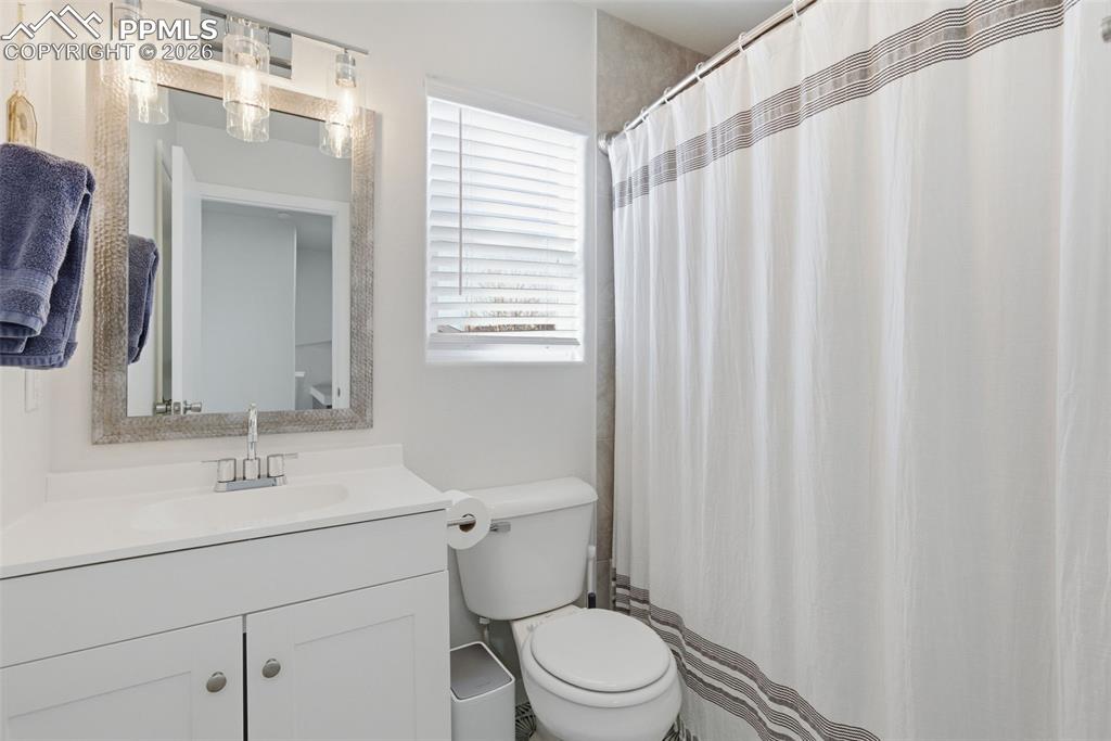 Image 24 of 45: Bathroom