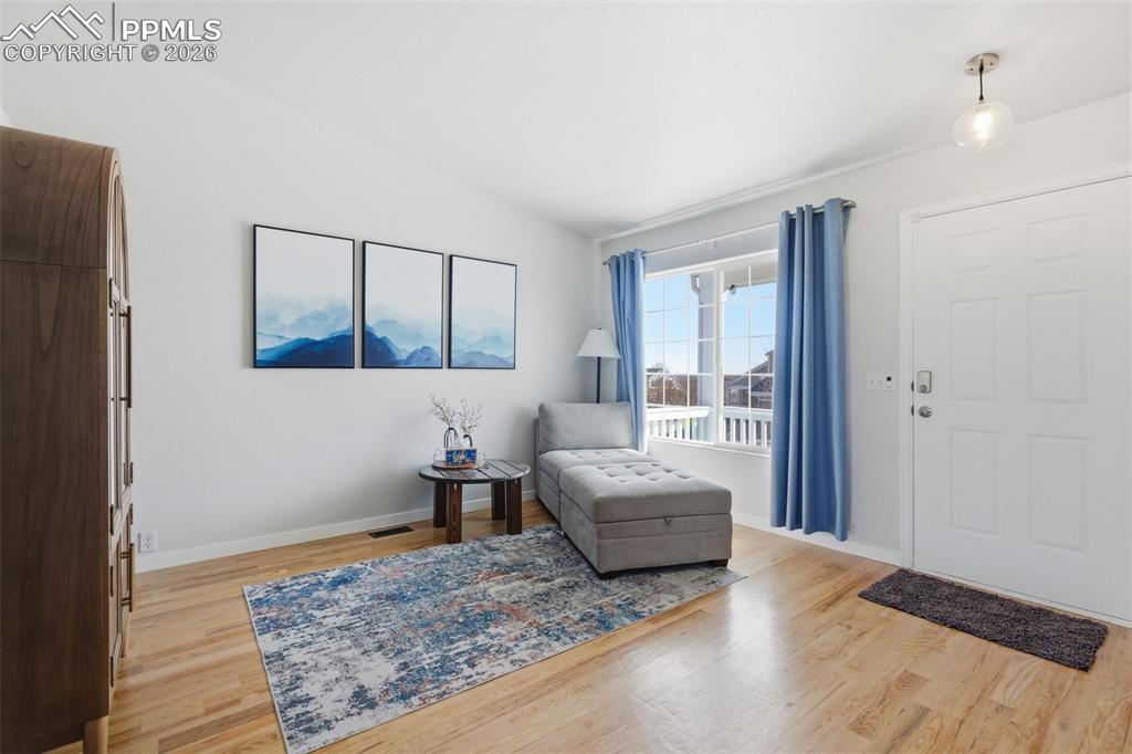 Image 5 of 45: Sitting Room