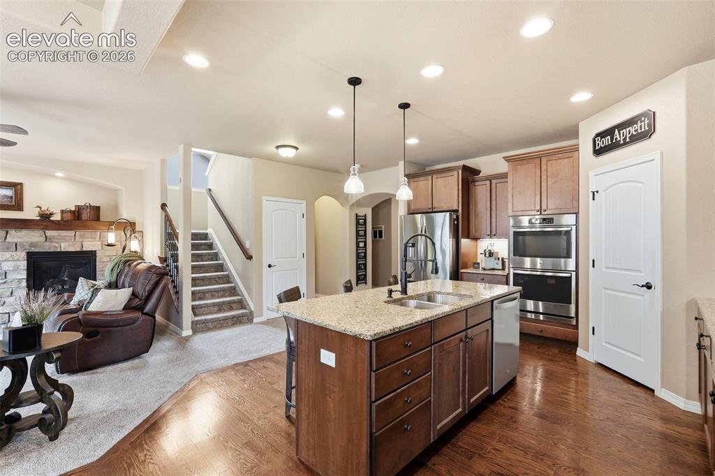 Image 15 of 47: Kitchen