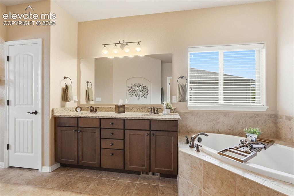 Image 25 of 47: Double vanity and granite countertop