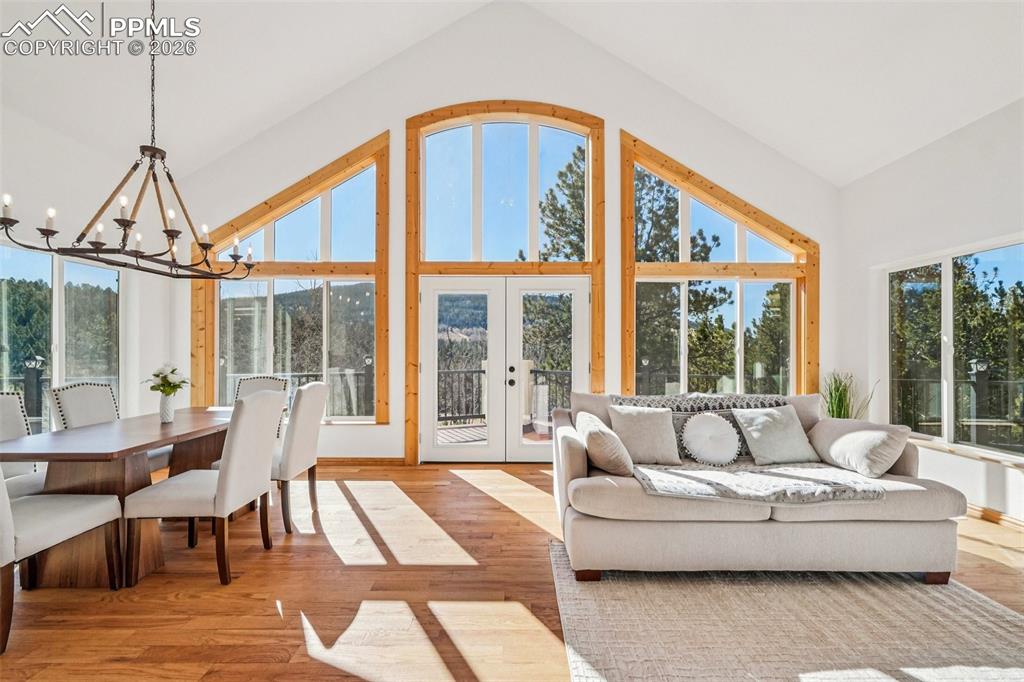 Image 10 of 50: Sun Room