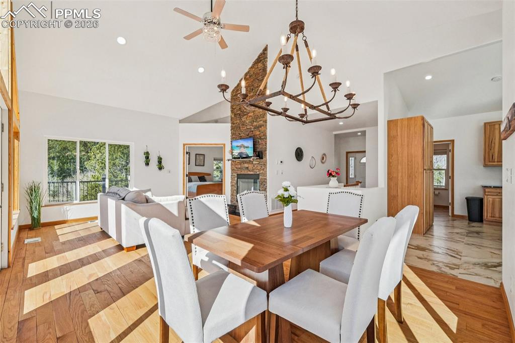 Image 13 of 50: Dining Area