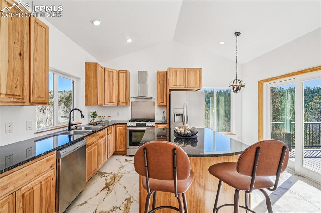 Image 16 of 50: Kitchen