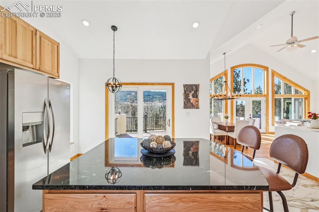 Image 20 of 50: Kitchen