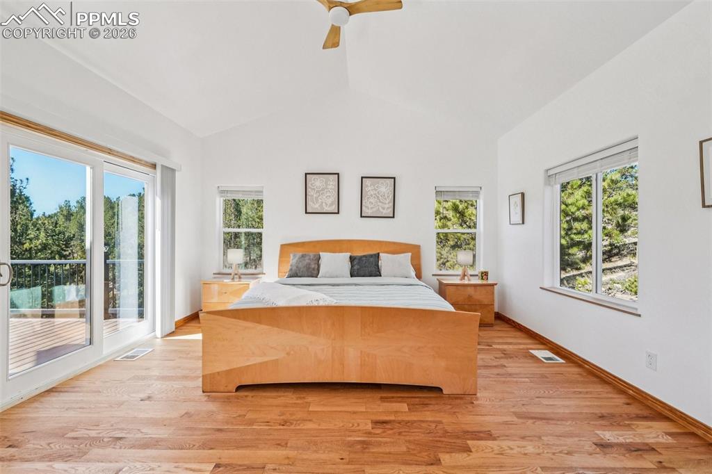 Image 24 of 50: Bedroom