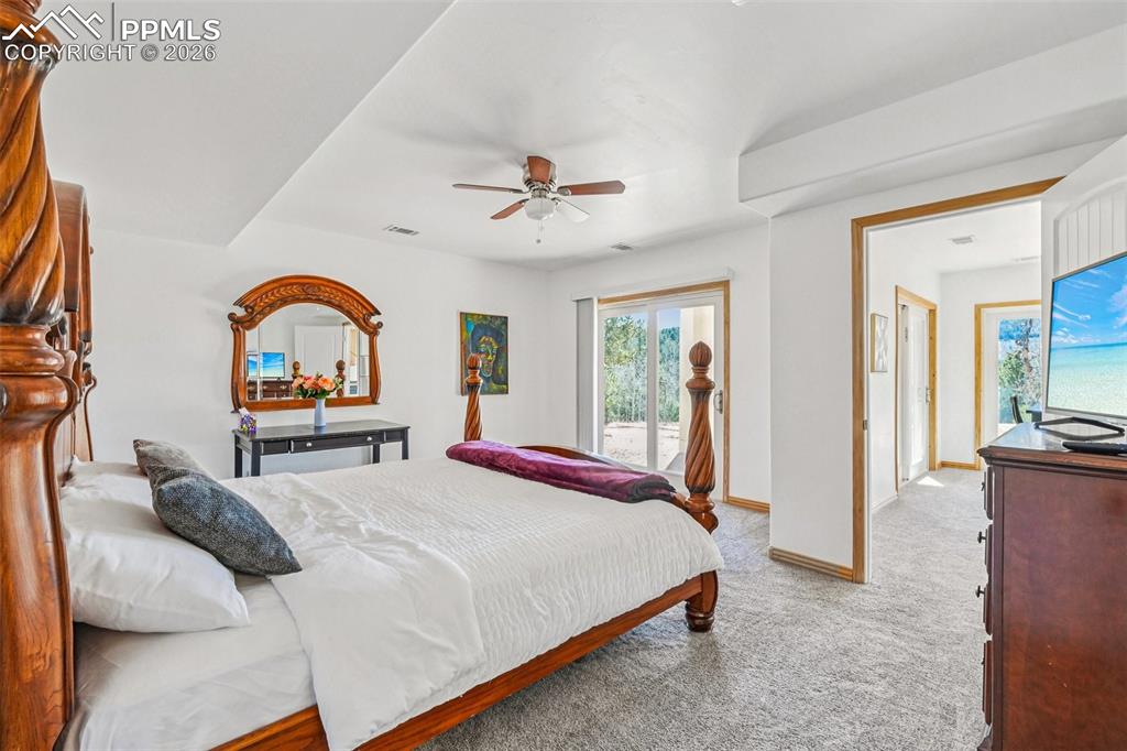 Image 28 of 50: Bedroom