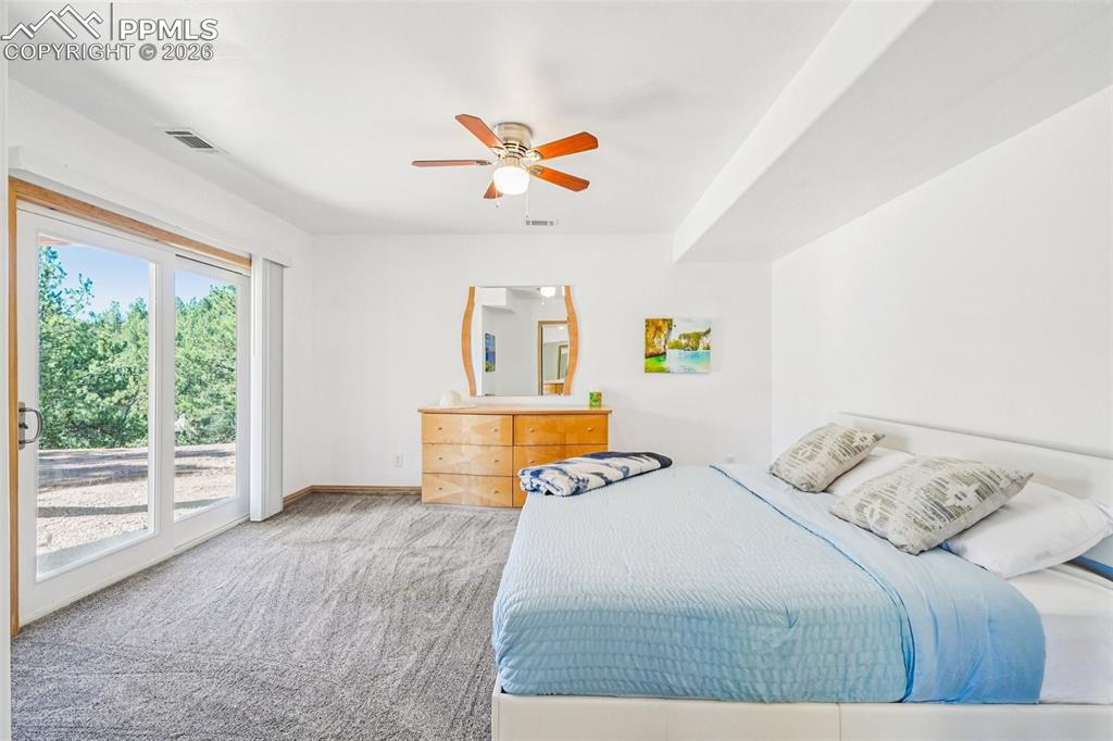 Image 32 of 50: Bedroom