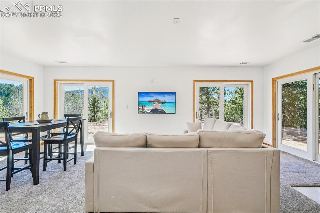 Image 34 of 50: Living Room