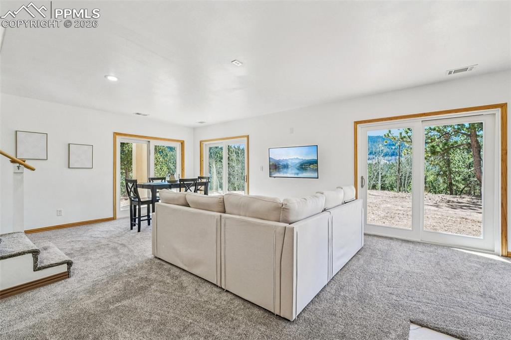 Image 36 of 50: Living Room