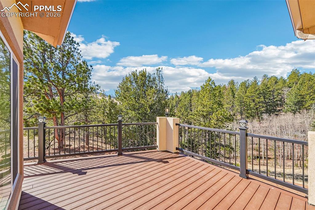 Image 39 of 50: Deck