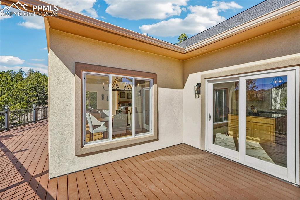 Image 41 of 50: Deck