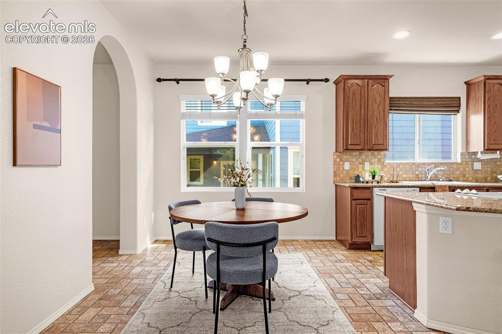 Image 16 of 50: Dining Area