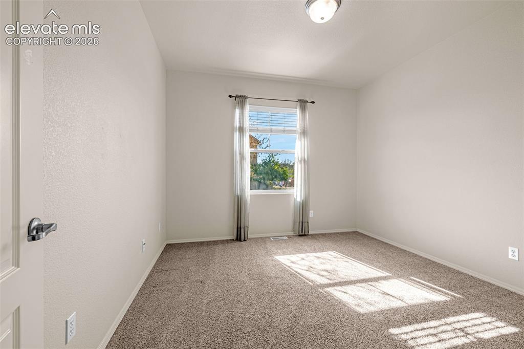 Image 8 of 50: Bedroom