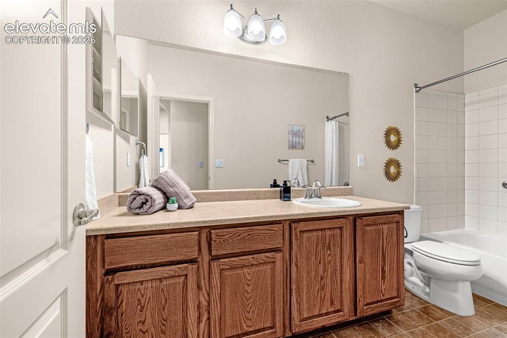 Image 9 of 50: Bathroom