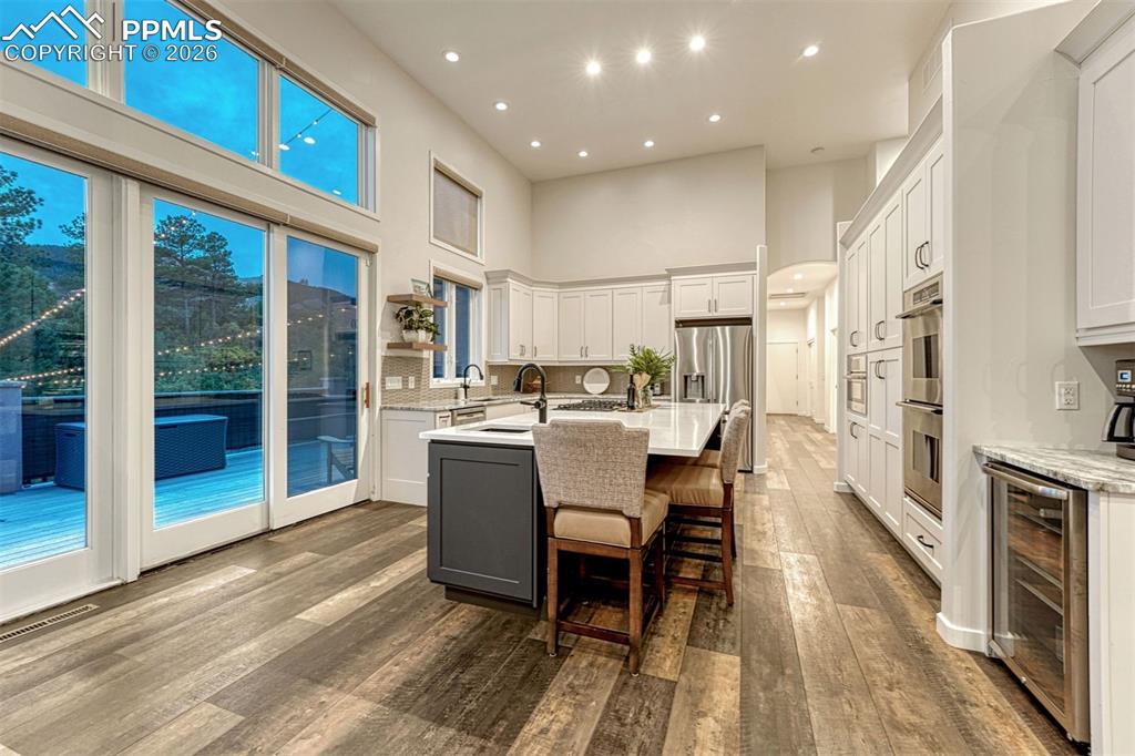 Image 11 of 47: Kitchen