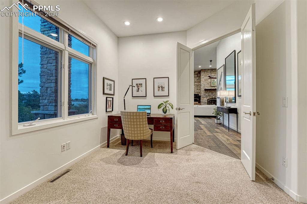 Image 16 of 47: Office