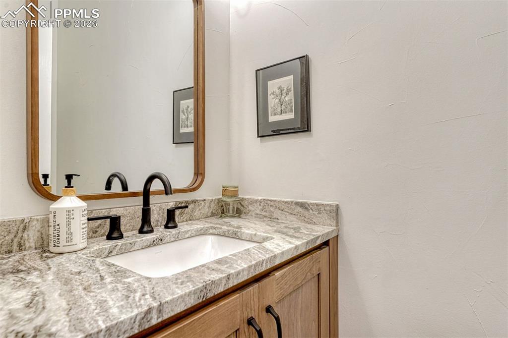 Image 18 of 47: Bathroom