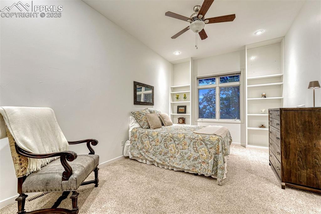 Image 19 of 47: Bedroom