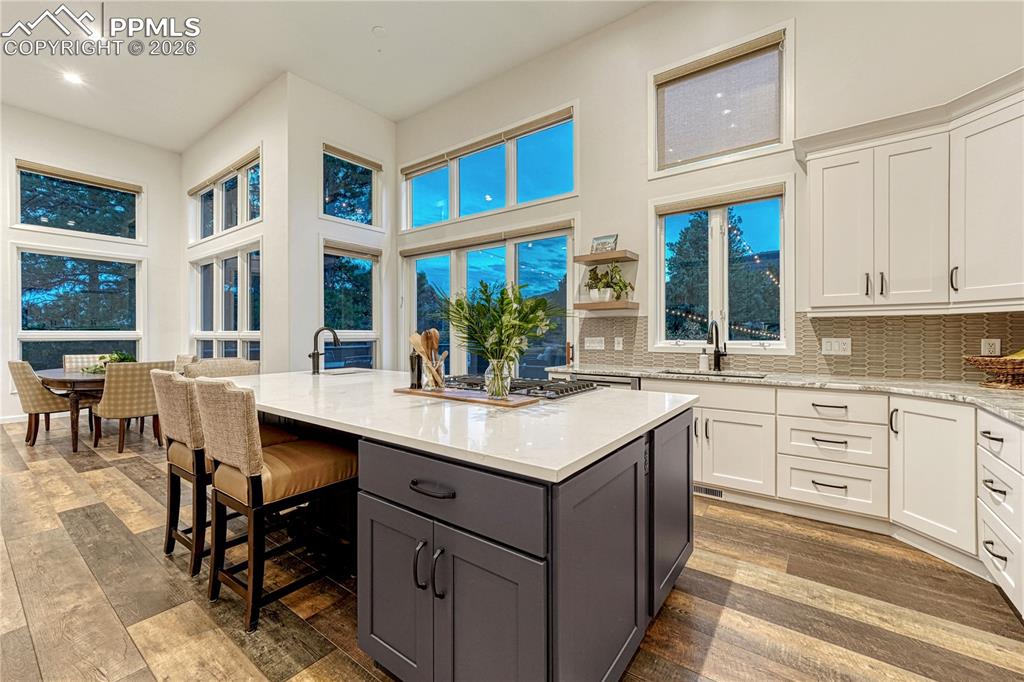 Image 3 of 47: Kitchen