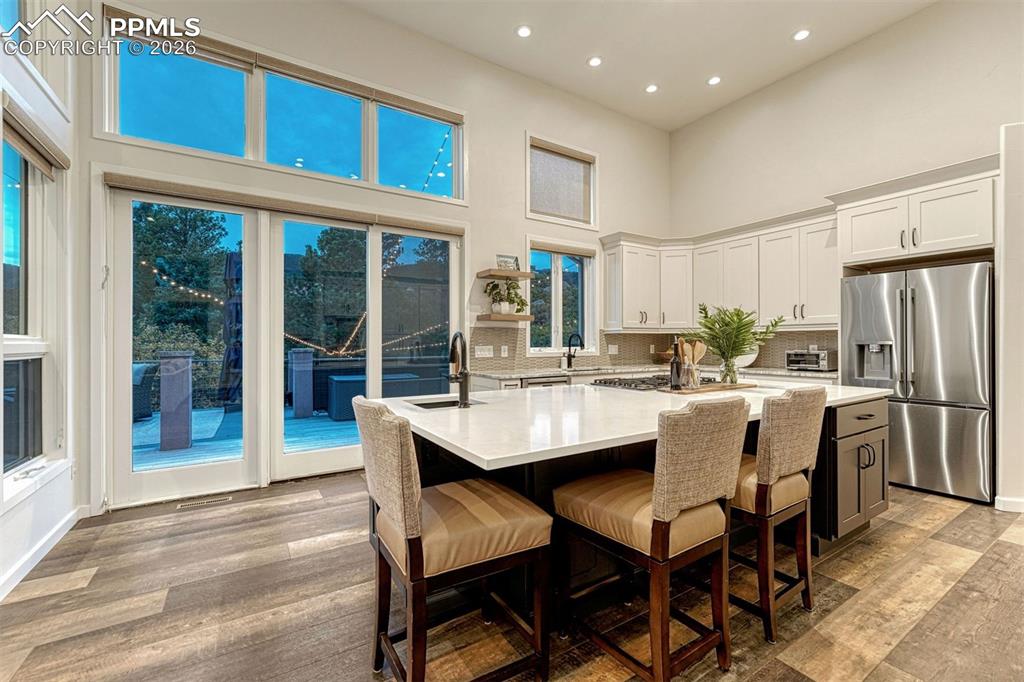 Image 9 of 47: Kitchen