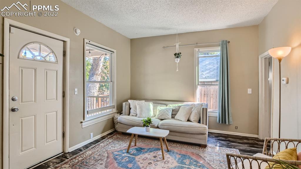 Listing 1300246, Image 6 of 31
