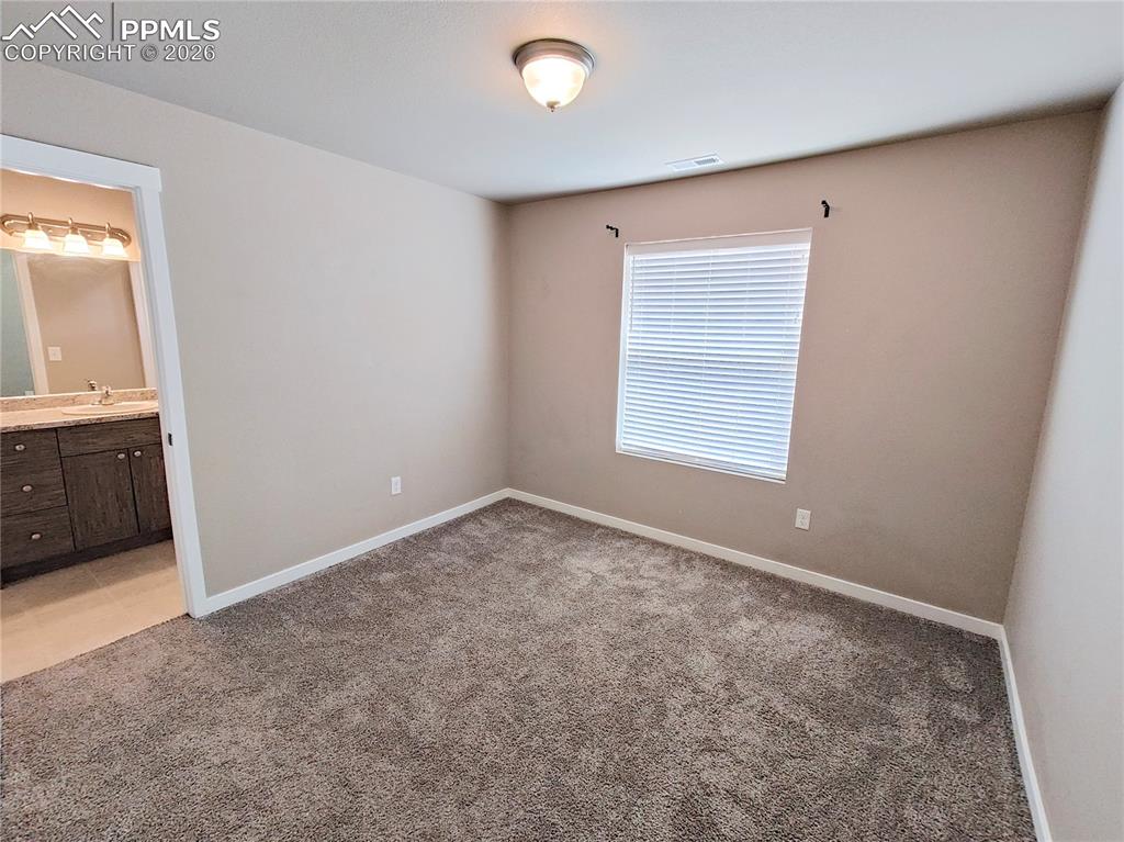 Image 15 of 25: Bedroom