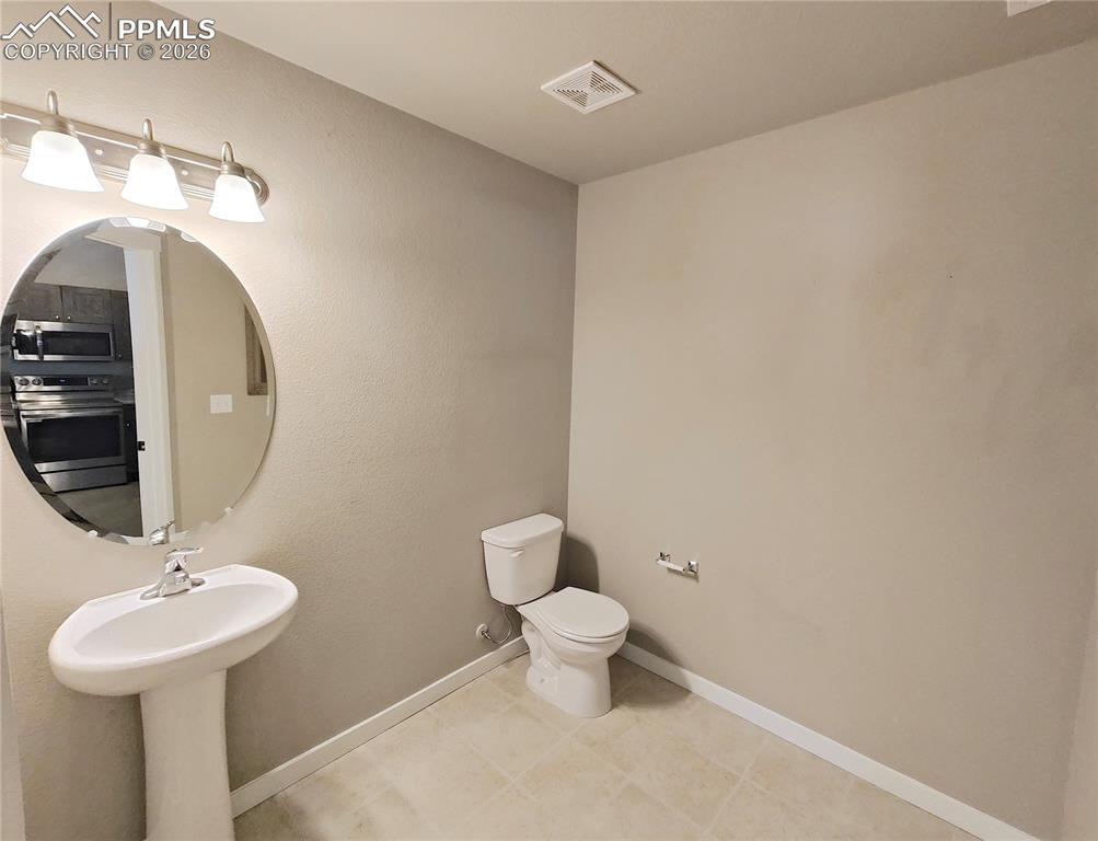 Image 9 of 25: Bathroom