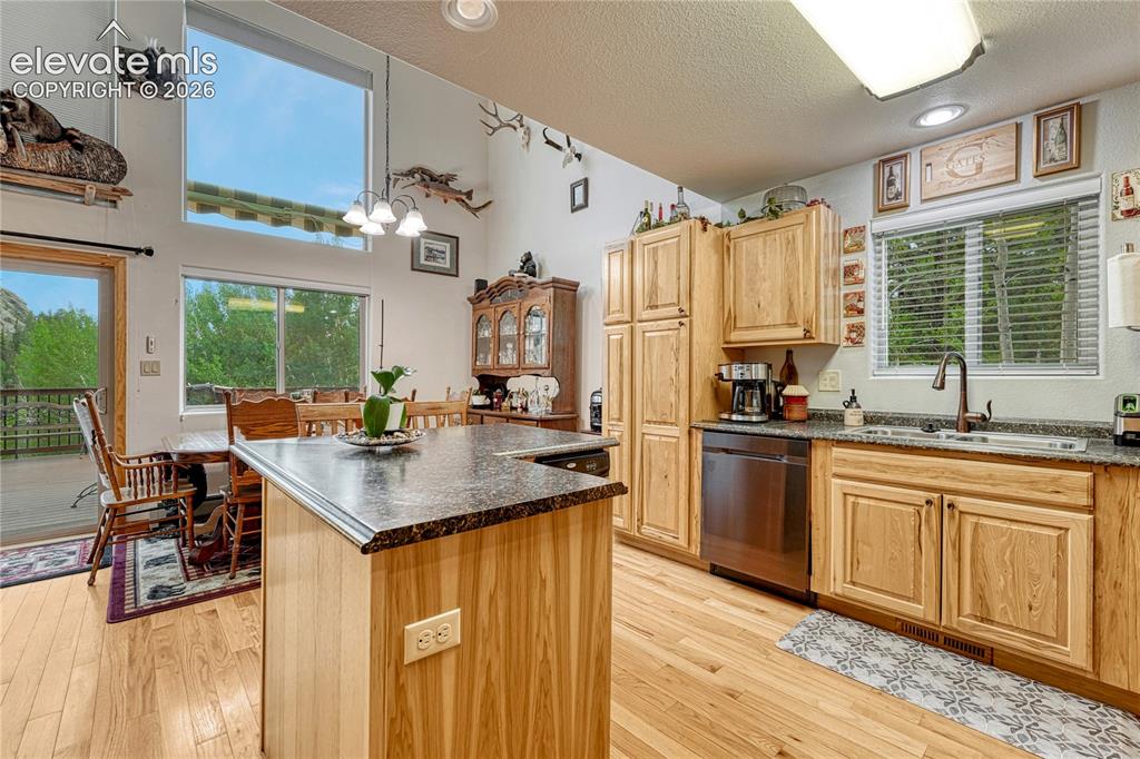 Image 12 of 41: Kitchen