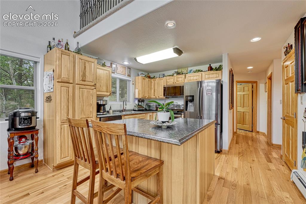 Image 13 of 41: Kitchen