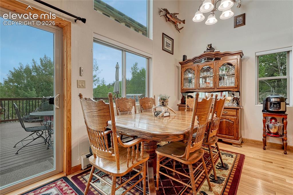 Image 14 of 41: Dining Area