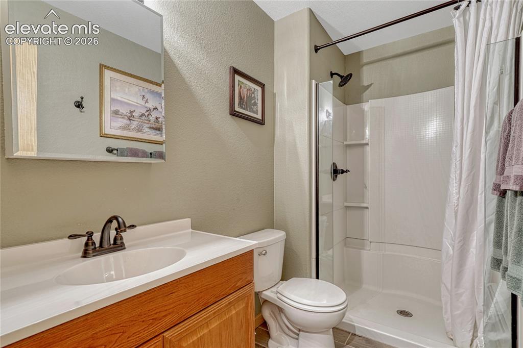 Image 18 of 41: Bathroom