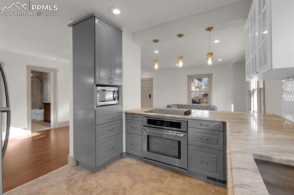 Image 2 of 39: Updated Kitchen!!