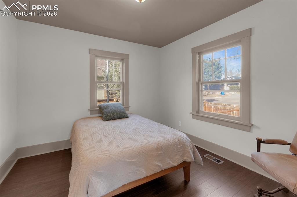 Image 20 of 39: Main level bedroom 1