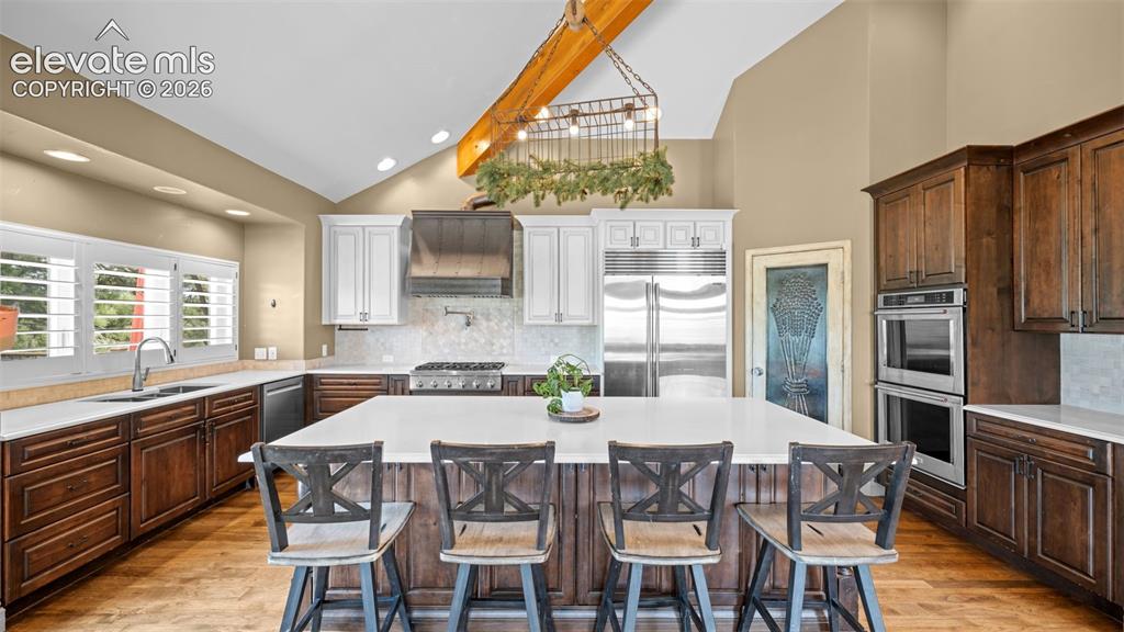 Image 10 of 49: Kitchen
