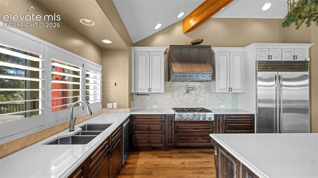 Image 11 of 49: Kitchen