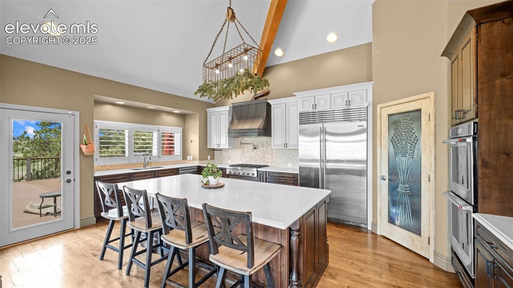 Image 12 of 49: Kitchen
