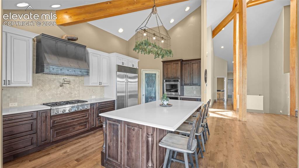 Image 13 of 49: Kitchen