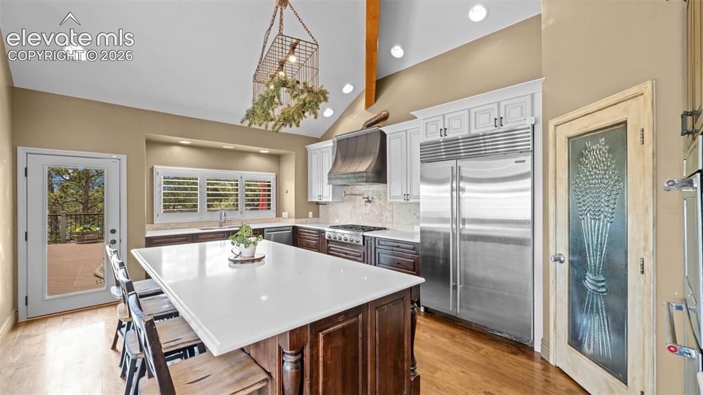 Image 14 of 49: Kitchen