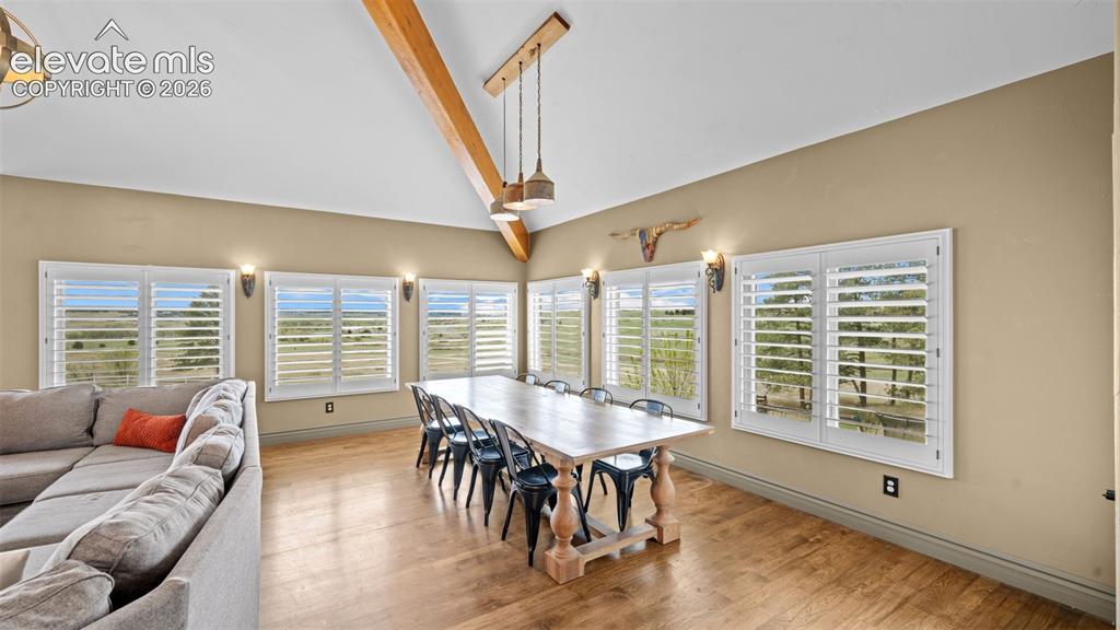 Image 15 of 49: Dining Area