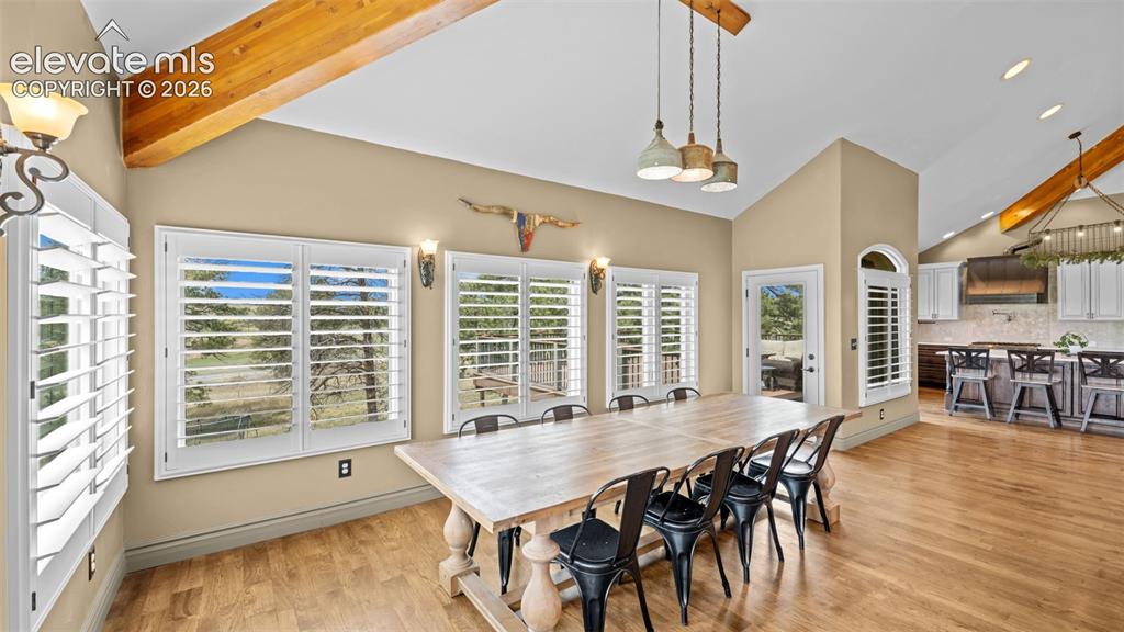 Image 16 of 49: Dining Area