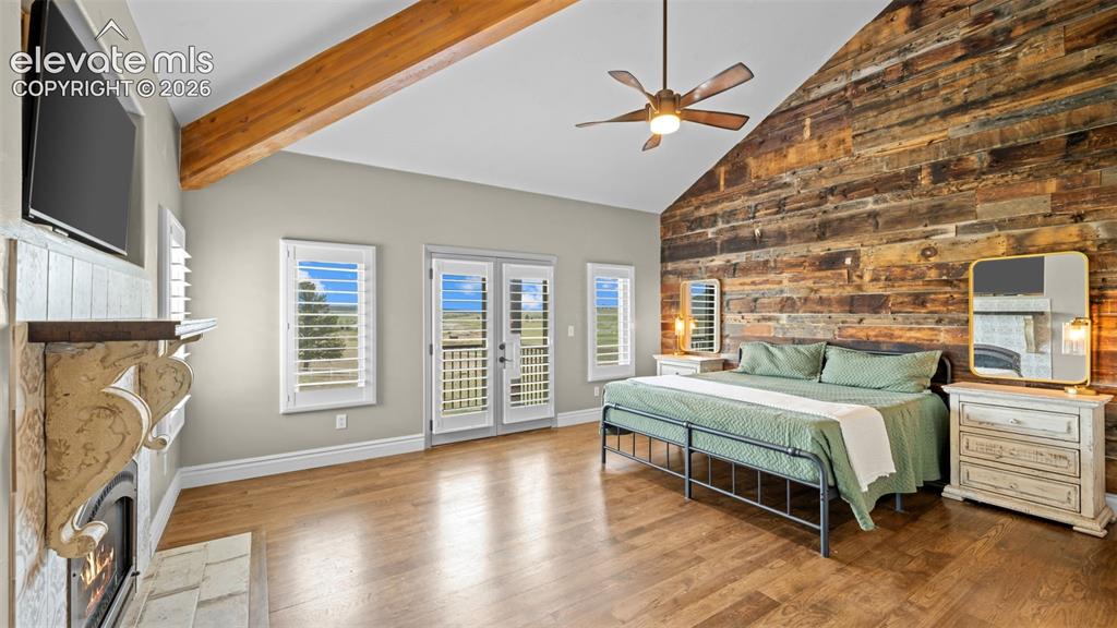 Image 17 of 49: Bedroom