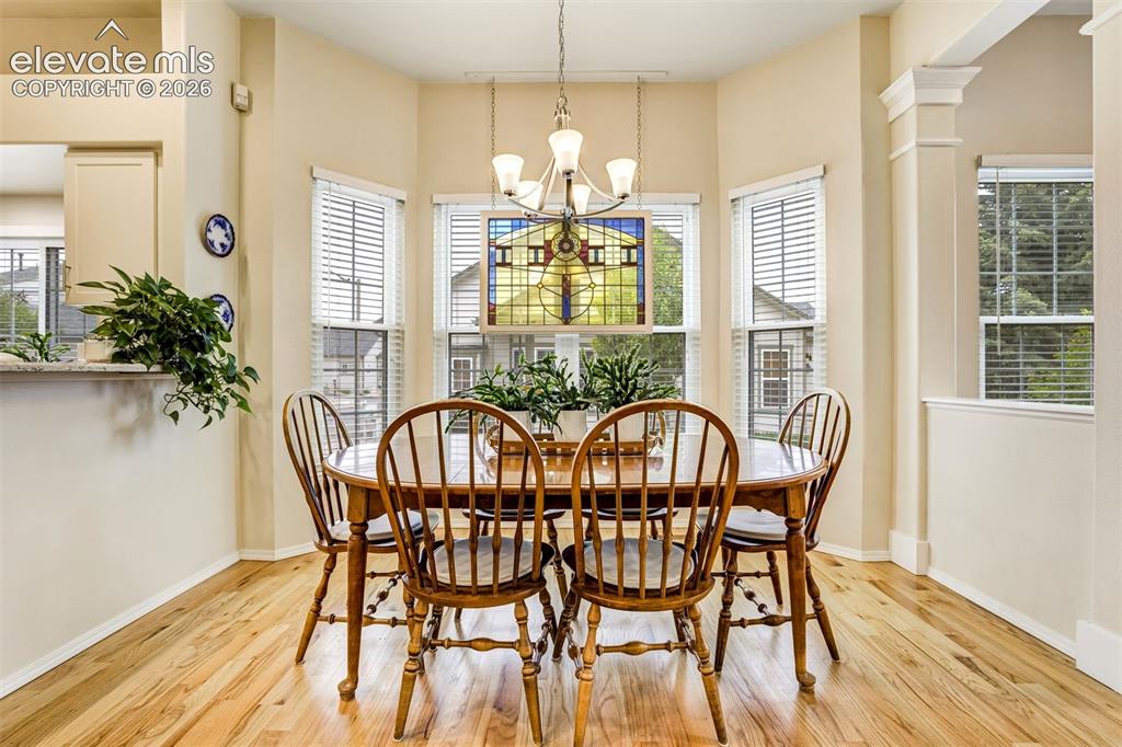 Image 9 of 50: Dining Area