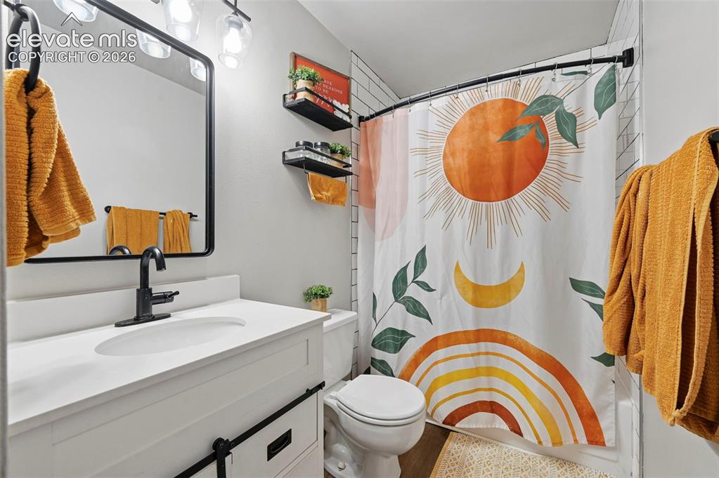 Image 10 of 22: Bathroom