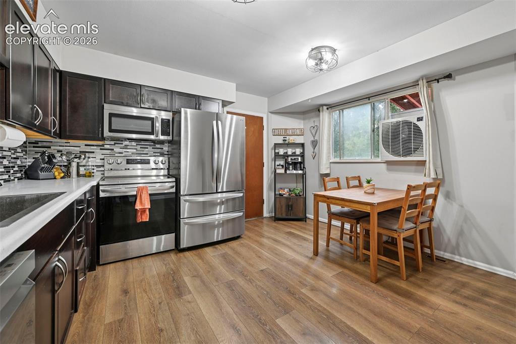 Image 11 of 22: Kitchen