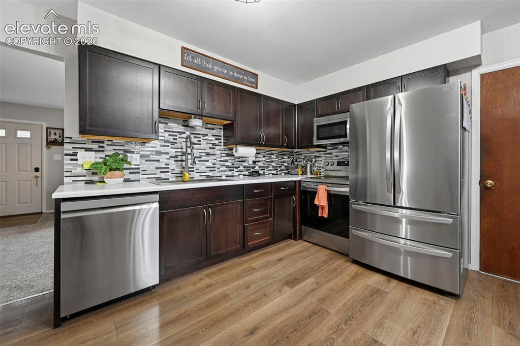 Image 12 of 22: Kitchen