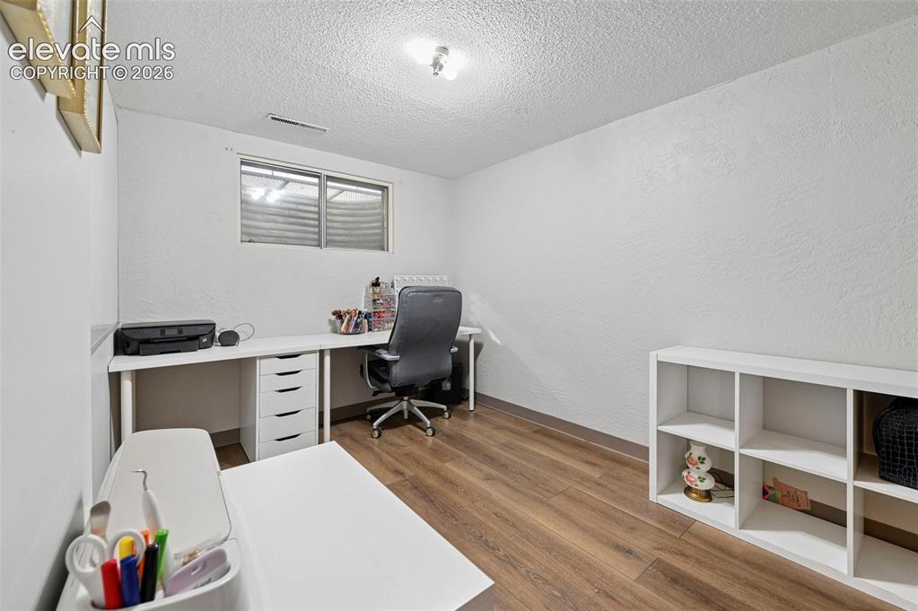 Image 17 of 22: Bedroom
