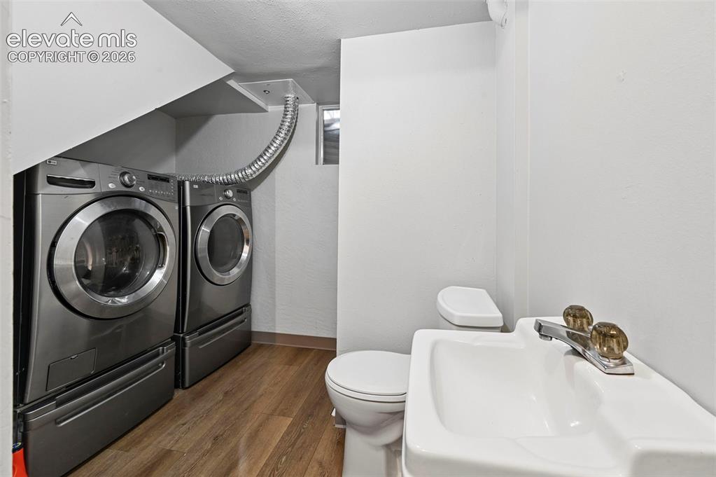 Image 18 of 22: Laundry